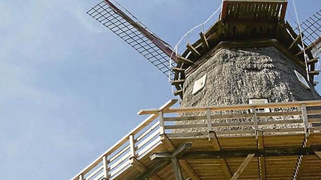 Die Galerie um die Windmühle ist fertig.
